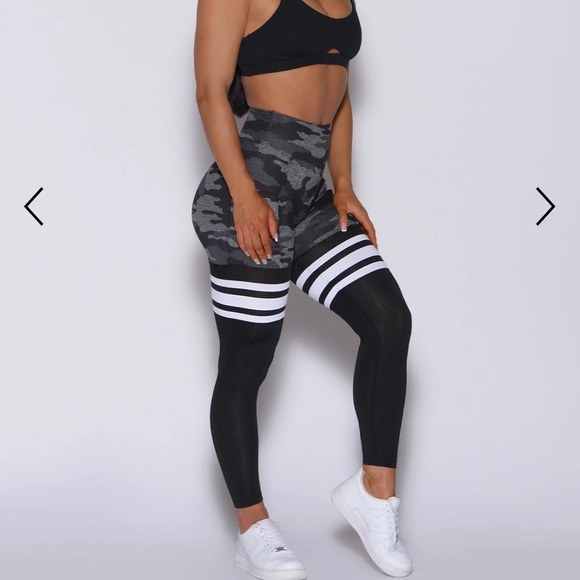 Black cameo bombshell small scrunch bum - Picture 7 of 7